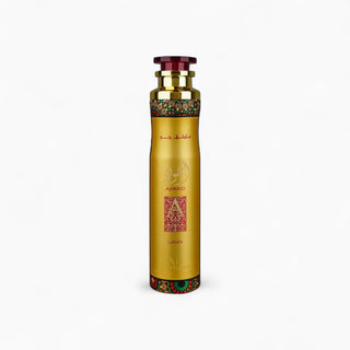 Ajwad Désodorisant 300ml - Lattafa : un parfum fruité, floral et musqué qui crée une atmosphère chaleureuse, élégante et raffinée.