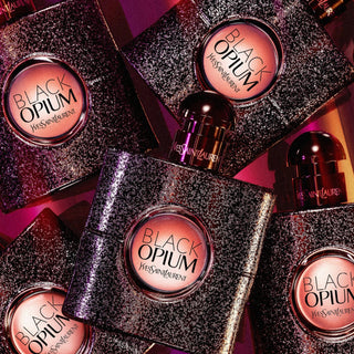 Black Opium YSL : parfum femme addictif au café, jasmin et vanille. Floral et gourmand. L’icône de la nuit. Disponible sur la-barfumerie.com.