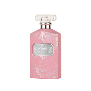 Laila Eau De Parfum 100 ml – Ard Al Zaafaran Un parfum féminin floral et boisé signé Ard Al Zaafaran. Bergamote, rose, pivoine et vétiver pour une élégance raffinée.